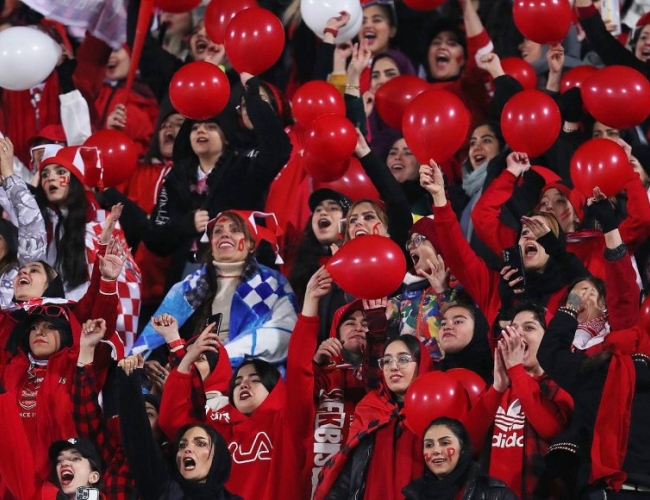 اولین جشن قهرمانی لیگ برتر خلیج فارس با حضور هواداران خانم؛ این اتفاق برای پرسپولیس رقم می خورد؟