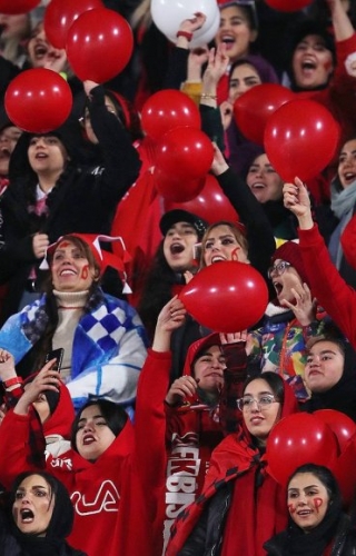 اولین جشن قهرمانی لیگ برتر خلیج فارس با حضور هواداران خانم؛ این اتفاق برای پرسپولیس رقم می خورد؟