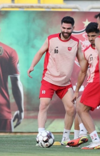 خط هافبک جوان پرسپولیس با حضور یاسین سلمانی ، اوستون اورونوف و محمد خدابنده لو