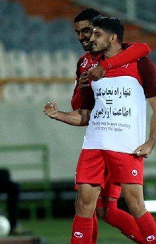 از هافبک پرسپولیس تجلیل می‌شود