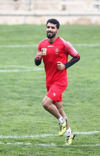 هافبک پرسپولیس، آشپز شد