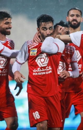 پرسپولیس با گل سیامک به 500 رسید