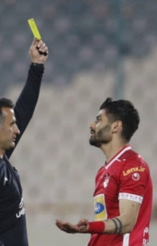 رقابت گل گهر و فولاد برای خرید مدافع پرسپولیس